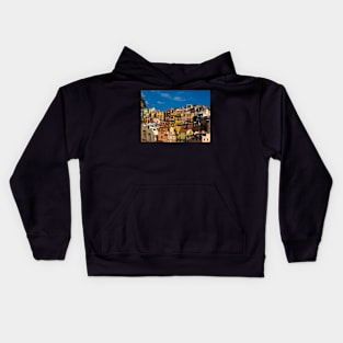 View on the cliff town of Manarola, one of the colorful Cinque Terre on the Italian west coast Kids Hoodie